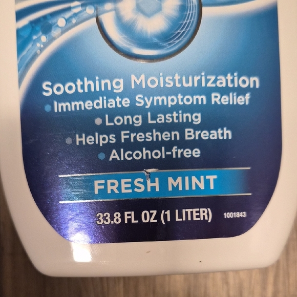 Fresh Mint Oral Rinse - White and Blue - Picture 6 of 10